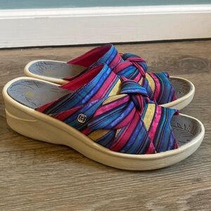 BZEES smile wedge sandals. Sz 9 comfort shoe lightweight beach summer vacation